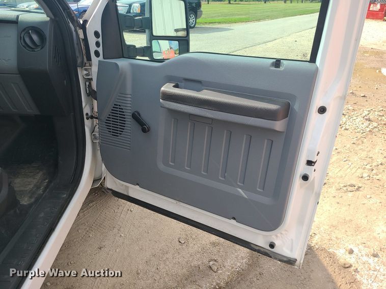 image for item MO9950 2014 Ford F350 Super Duty  pickup truck