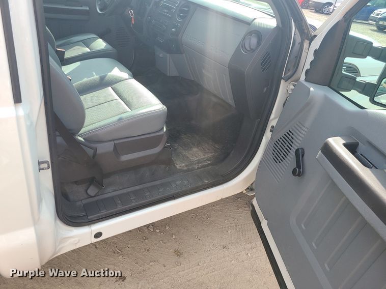 image for item MO9950 2014 Ford F350 Super Duty  pickup truck