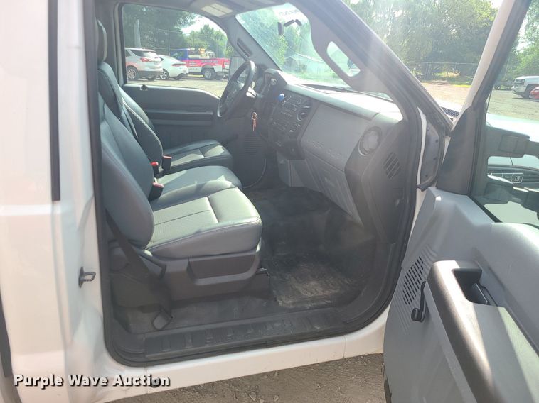 image for item MO9950 2014 Ford F350 Super Duty  pickup truck