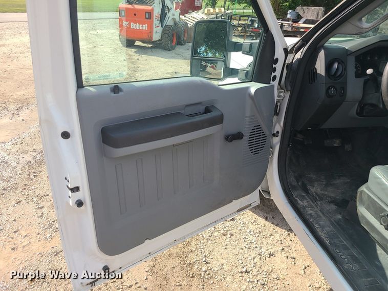 image for item MO9953 2014 Ford F350 Super Duty  pickup truck