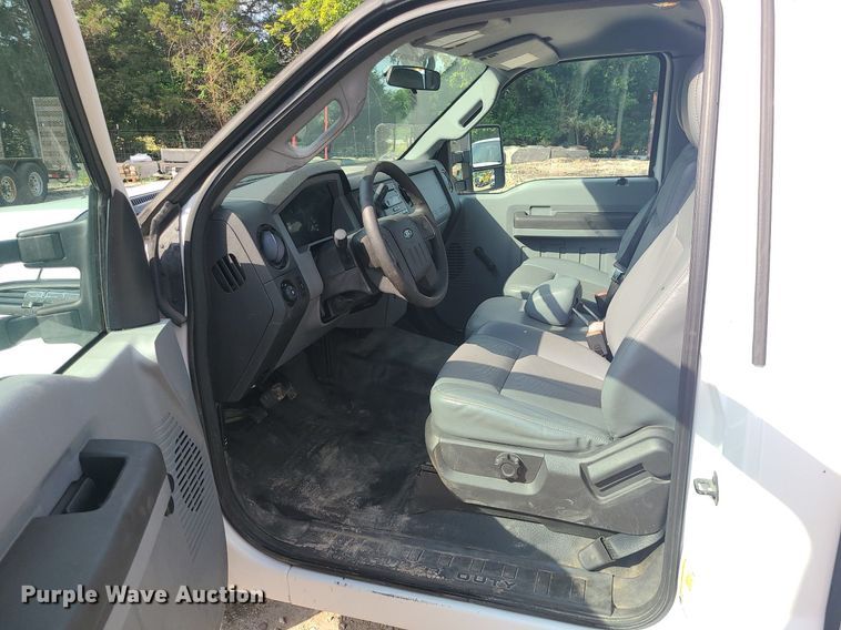 image for item MO9953 2014 Ford F350 Super Duty  pickup truck