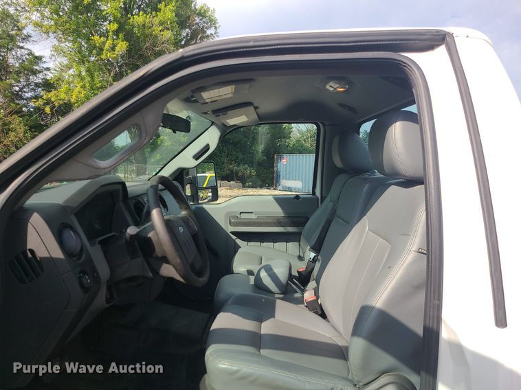 image for item MO9953 2014 Ford F350 Super Duty  pickup truck