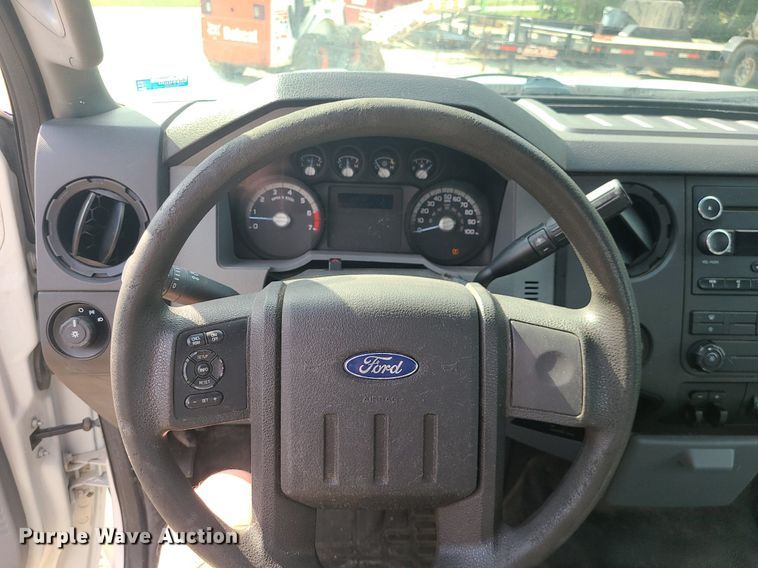 image for item MO9953 2014 Ford F350 Super Duty  pickup truck