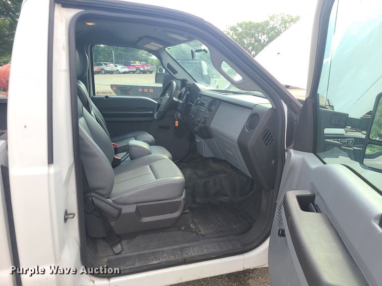 image for item MO9953 2014 Ford F350 Super Duty  pickup truck