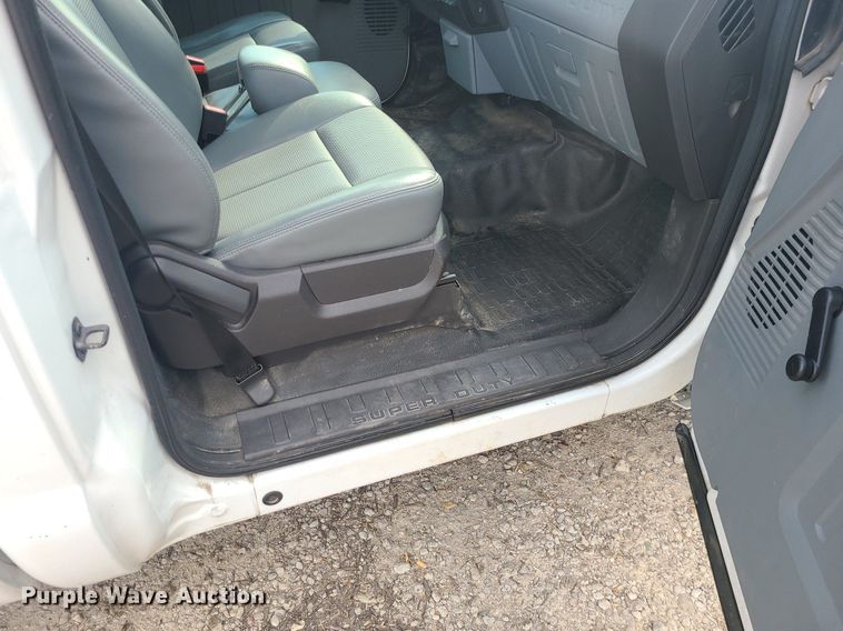 image for item MO9953 2014 Ford F350 Super Duty  pickup truck