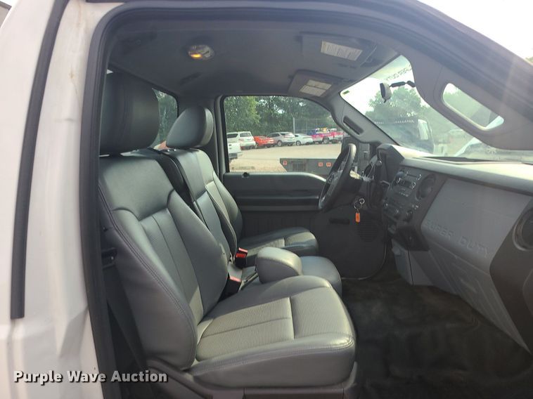 image for item MO9953 2014 Ford F350 Super Duty  pickup truck