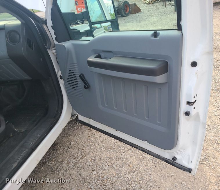 image for item MO9953 2014 Ford F350 Super Duty  pickup truck