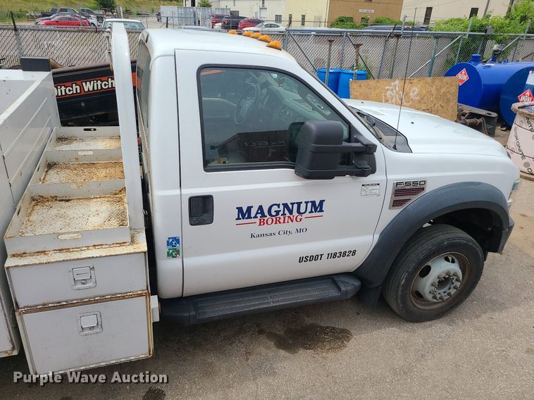 image for item MO9964 2010 Ford F550 Super Duty  utility / service truck