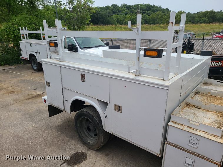 image for item MO9964 2010 Ford F550 Super Duty  utility / service truck