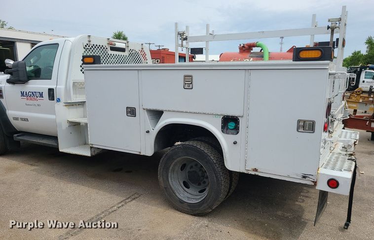 image for item MO9964 2010 Ford F550 Super Duty  utility / service truck