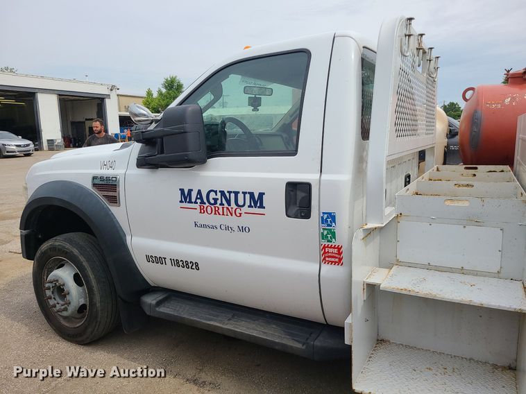 image for item MO9964 2010 Ford F550 Super Duty  utility / service truck