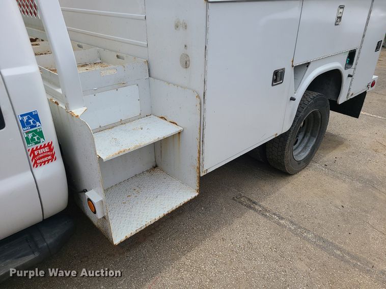 image for item MO9964 2010 Ford F550 Super Duty  utility / service truck