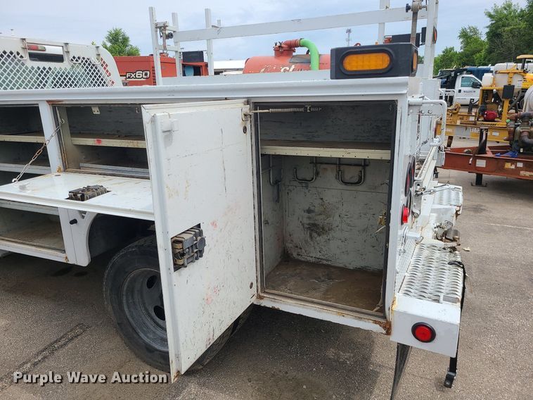 image for item MO9964 2010 Ford F550 Super Duty  utility / service truck