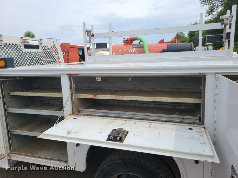 image for item MO9964 2010 Ford F550 Super Duty  utility / service truck