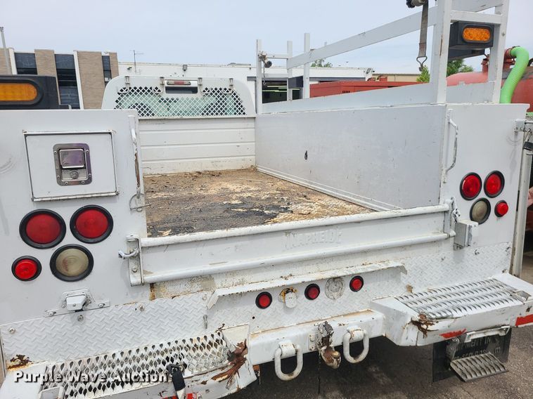 image for item MO9964 2010 Ford F550 Super Duty  utility / service truck