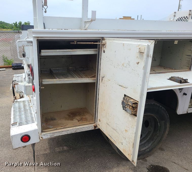 image for item MO9964 2010 Ford F550 Super Duty  utility / service truck