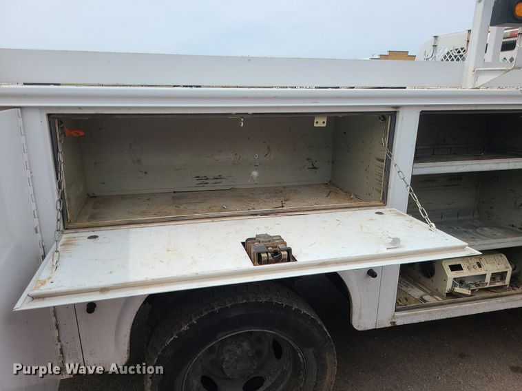 image for item MO9964 2010 Ford F550 Super Duty  utility / service truck