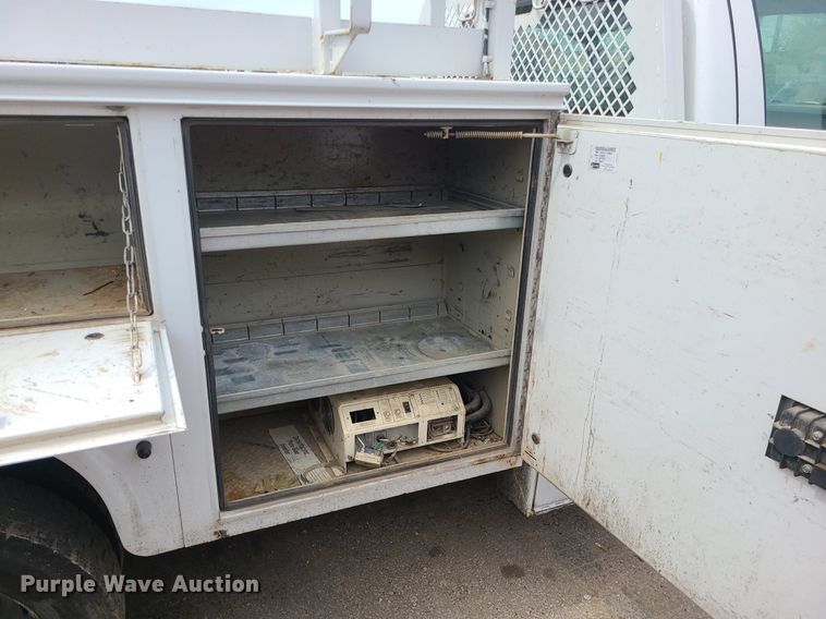 image for item MO9964 2010 Ford F550 Super Duty  utility / service truck