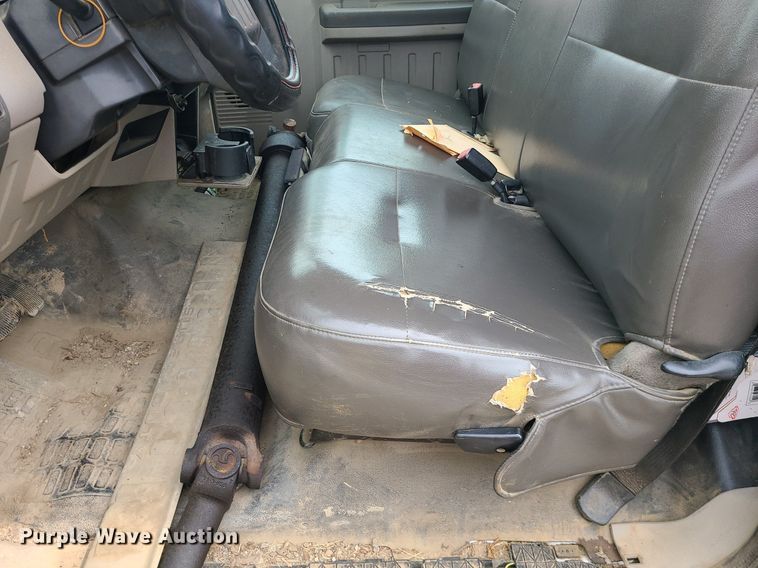 image for item MO9964 2010 Ford F550 Super Duty  utility / service truck