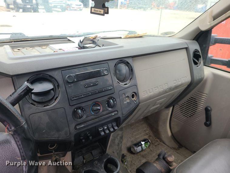 image for item MO9964 2010 Ford F550 Super Duty  utility / service truck
