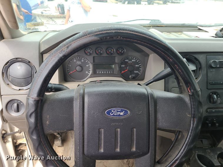 image for item MO9964 2010 Ford F550 Super Duty  utility / service truck