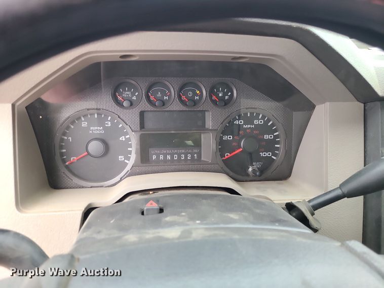 image for item MO9964 2010 Ford F550 Super Duty  utility / service truck