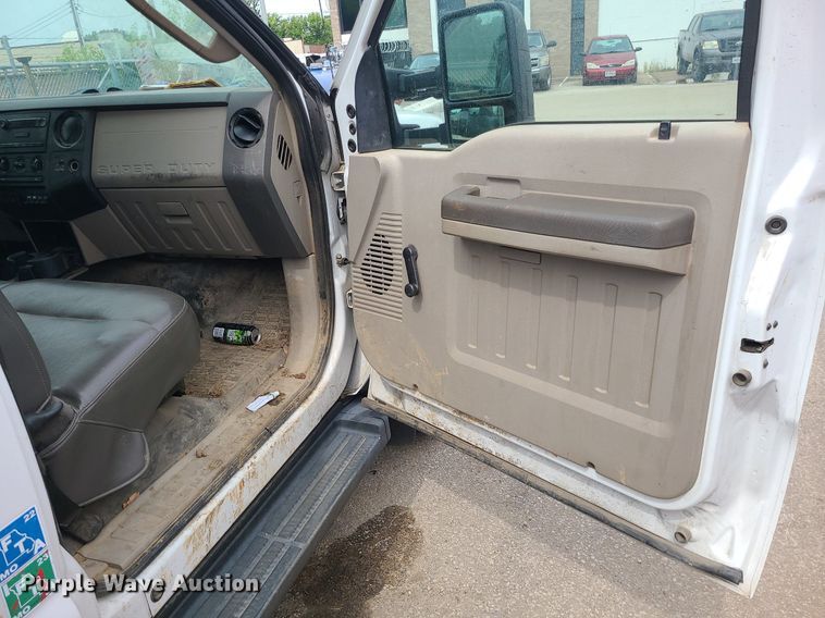 image for item MO9964 2010 Ford F550 Super Duty  utility / service truck