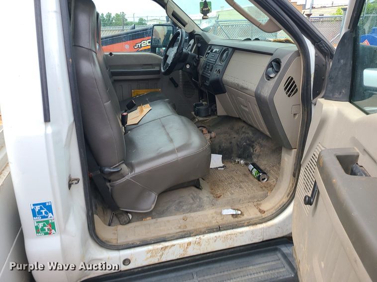 image for item MO9964 2010 Ford F550 Super Duty  utility / service truck