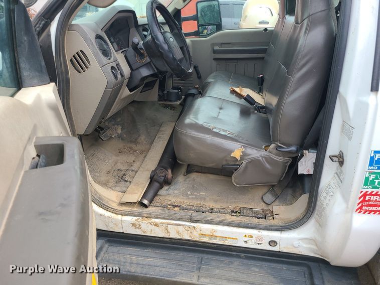 image for item MO9964 2010 Ford F550 Super Duty  utility / service truck