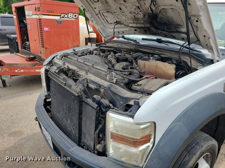 image for item MO9964 2010 Ford F550 Super Duty  utility / service truck