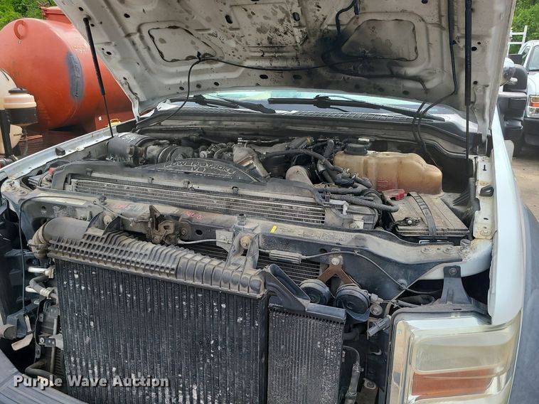 image for item MO9964 2010 Ford F550 Super Duty  utility / service truck