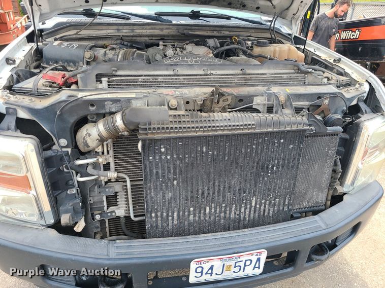 image for item MO9964 2010 Ford F550 Super Duty  utility / service truck