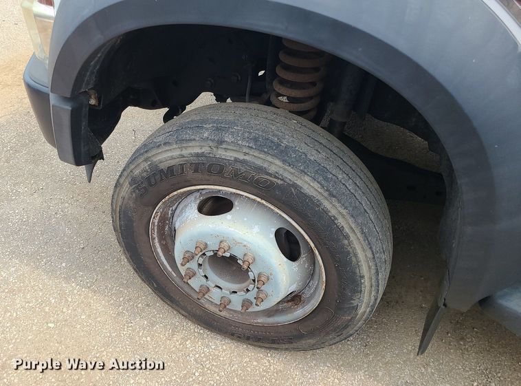 image for item MO9964 2010 Ford F550 Super Duty  utility / service truck