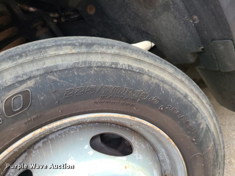 image for item MO9964 2010 Ford F550 Super Duty  utility / service truck