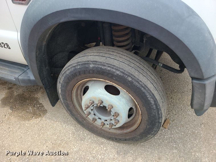 image for item MO9964 2010 Ford F550 Super Duty  utility / service truck