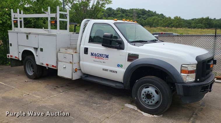 image for item MO9965 2010 Ford F550 Super Duty  utility / service truck