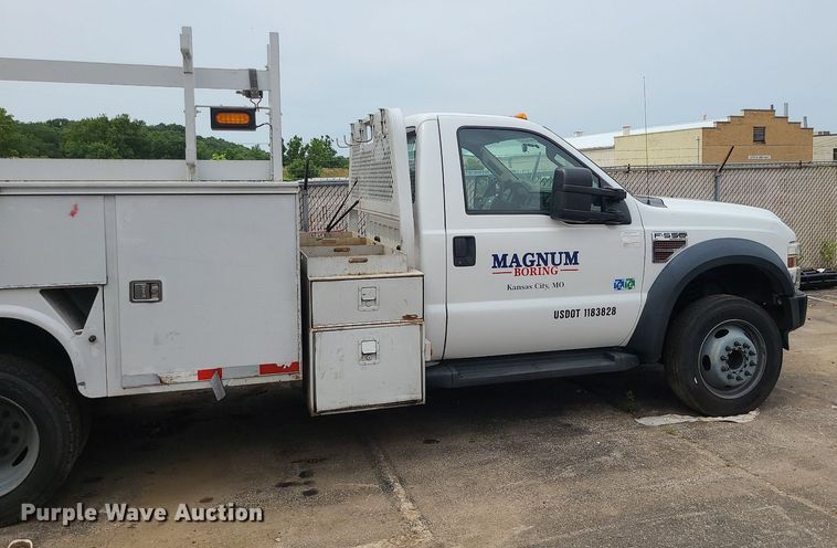 image for item MO9965 2010 Ford F550 Super Duty  utility / service truck