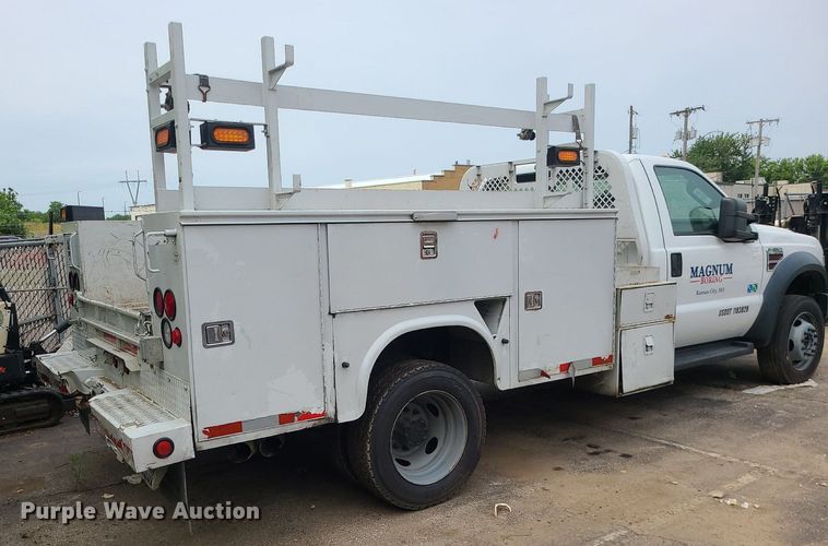 image for item MO9965 2010 Ford F550 Super Duty  utility / service truck