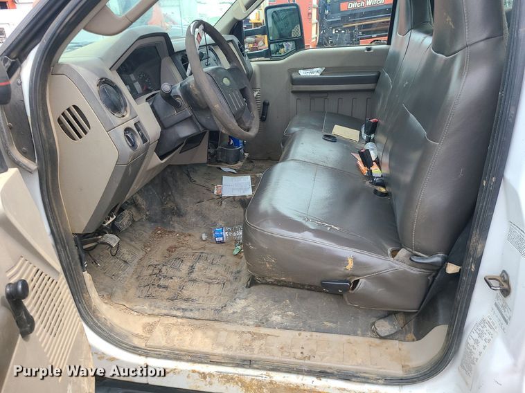 image for item MO9965 2010 Ford F550 Super Duty  utility / service truck