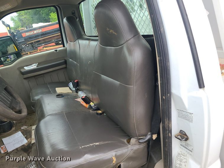 image for item MO9965 2010 Ford F550 Super Duty  utility / service truck