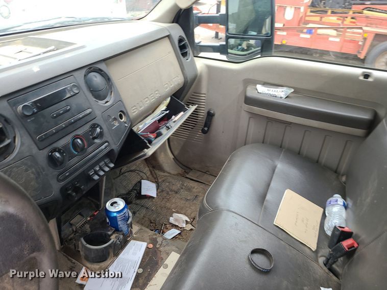 image for item MO9965 2010 Ford F550 Super Duty  utility / service truck