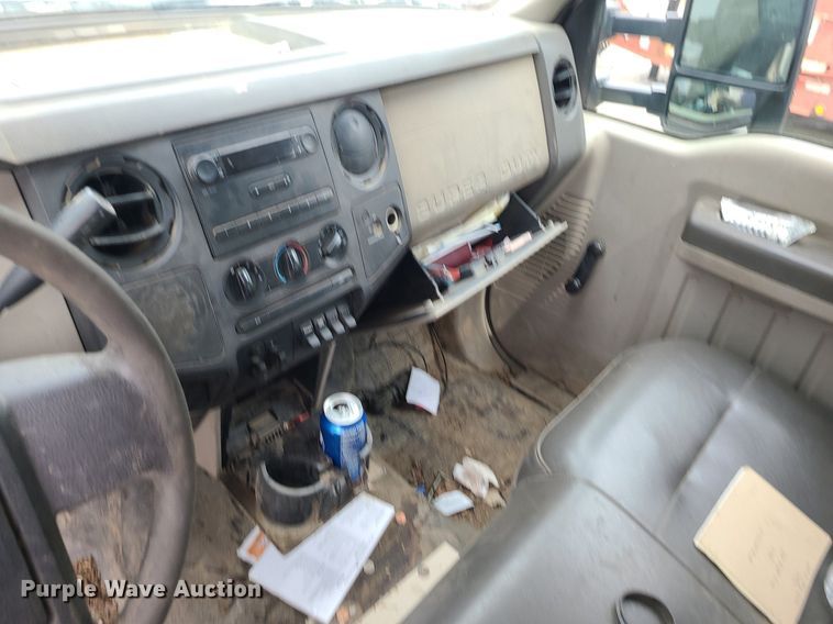 image for item MO9965 2010 Ford F550 Super Duty  utility / service truck