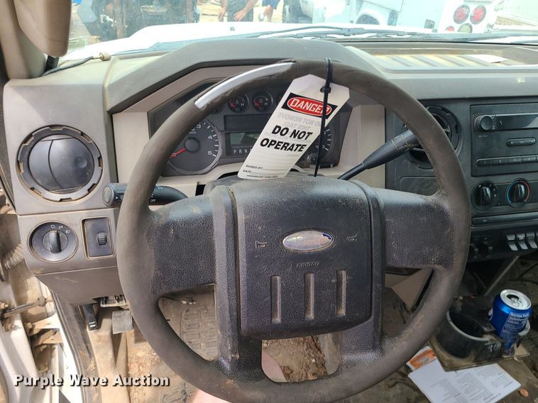image for item MO9965 2010 Ford F550 Super Duty  utility / service truck