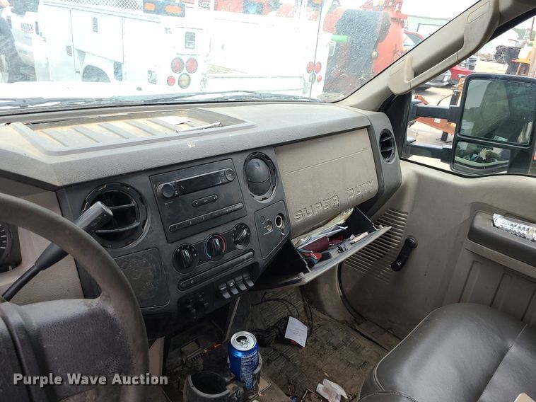 image for item MO9965 2010 Ford F550 Super Duty  utility / service truck
