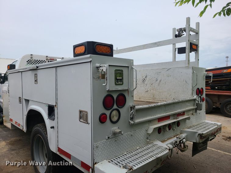 image for item MO9965 2010 Ford F550 Super Duty  utility / service truck