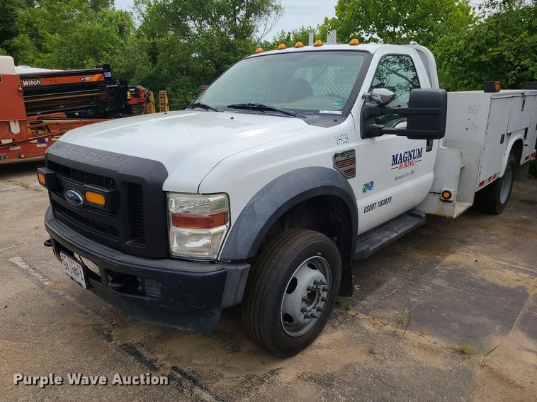 image for item MO9965 2010 Ford F550 Super Duty  utility / service truck