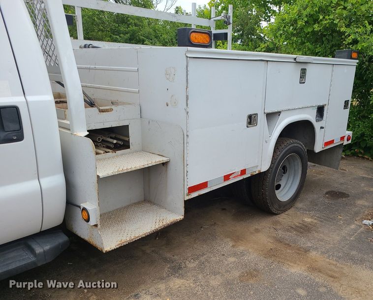 image for item MO9965 2010 Ford F550 Super Duty  utility / service truck