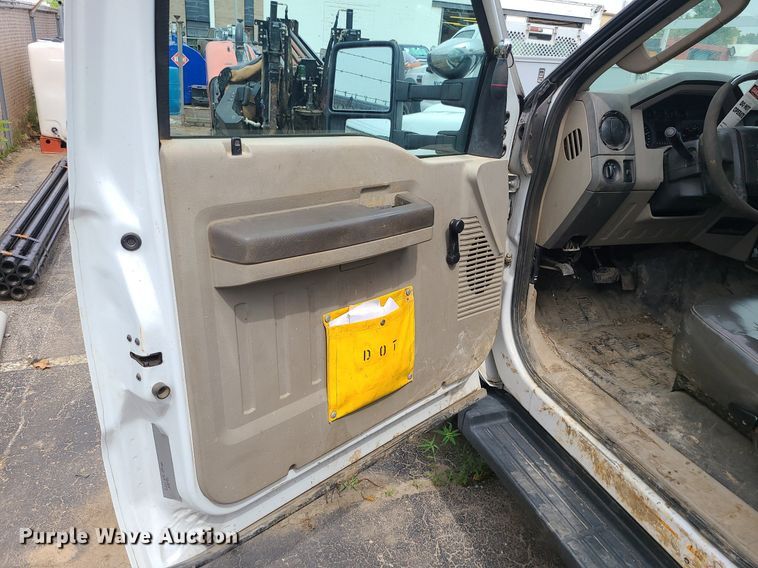 image for item MO9965 2010 Ford F550 Super Duty  utility / service truck