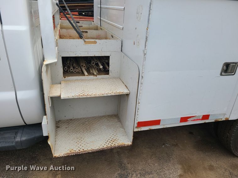 image for item MO9965 2010 Ford F550 Super Duty  utility / service truck