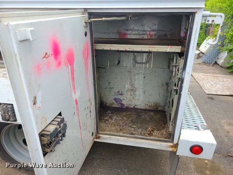 image for item MO9965 2010 Ford F550 Super Duty  utility / service truck